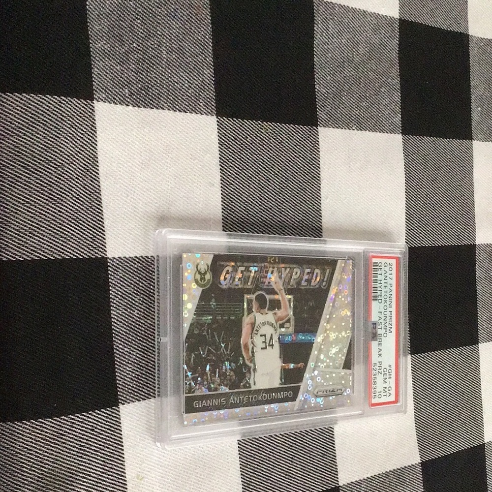 Giannis Antetokounmpo graded card - Picture 5 of 6